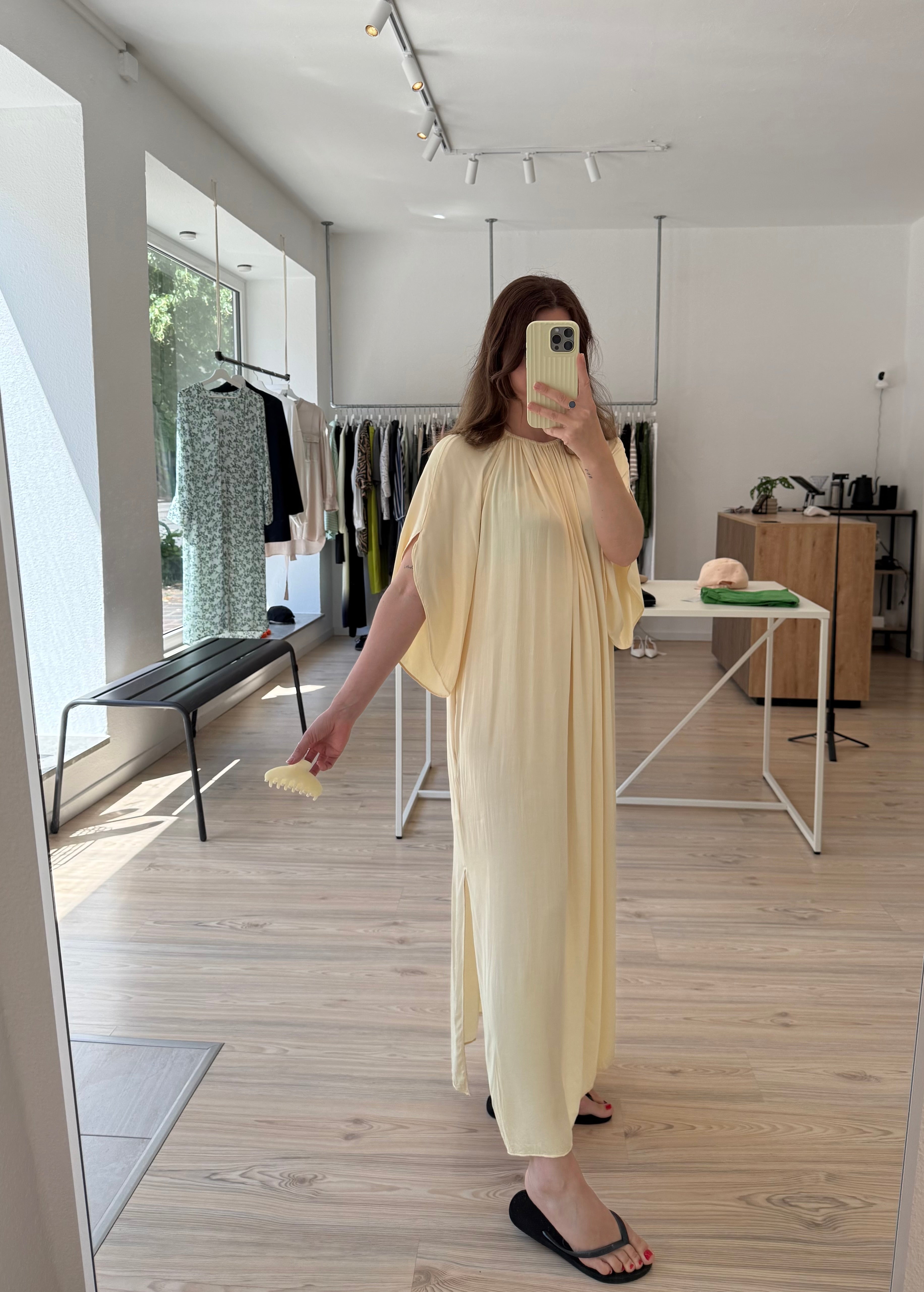 COS Fließendes Kleid butteryellow