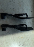 & OTHER STORIES Leder Flip Flops Sandaletten