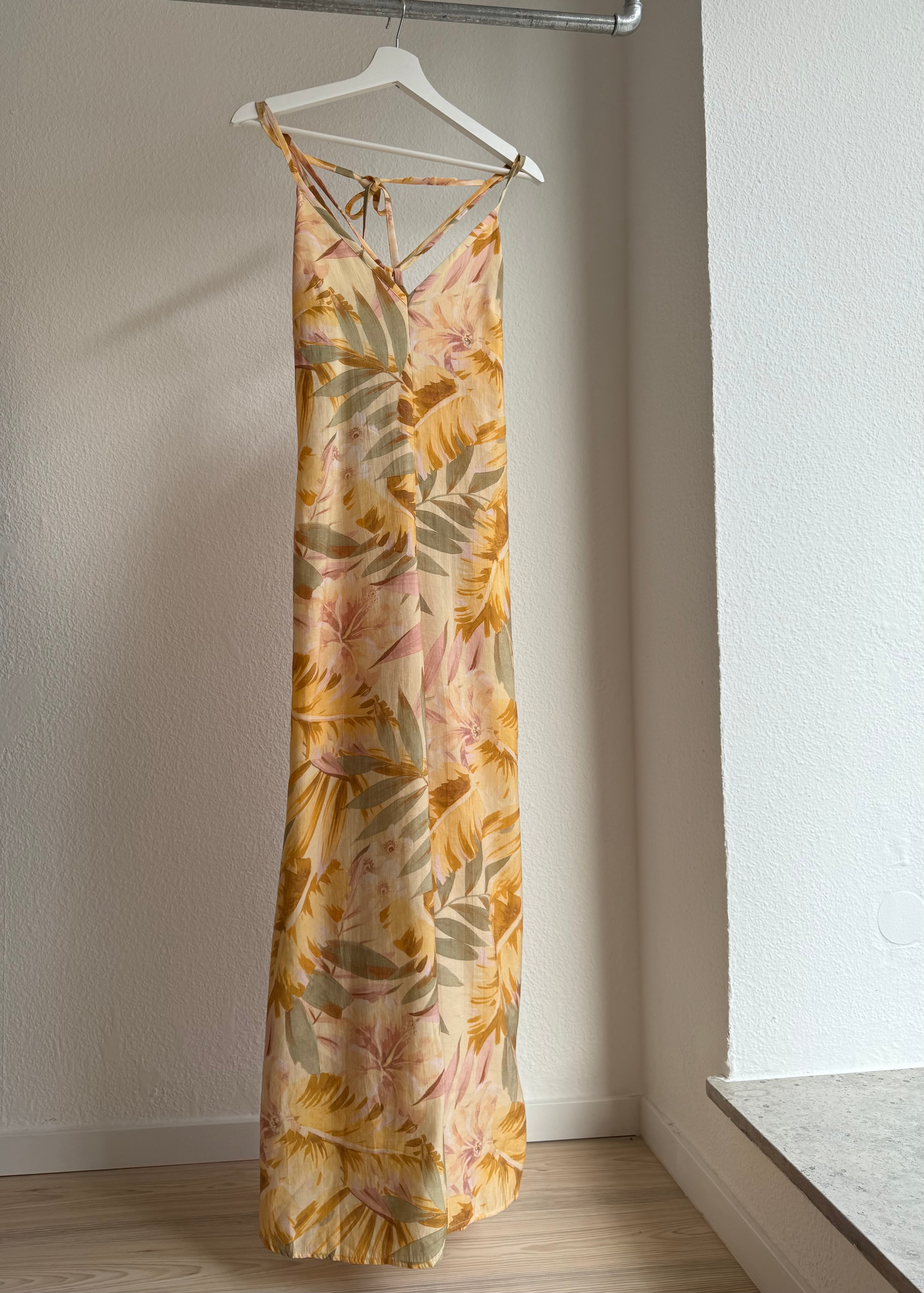 COS Jumpsuit Blumenmuster