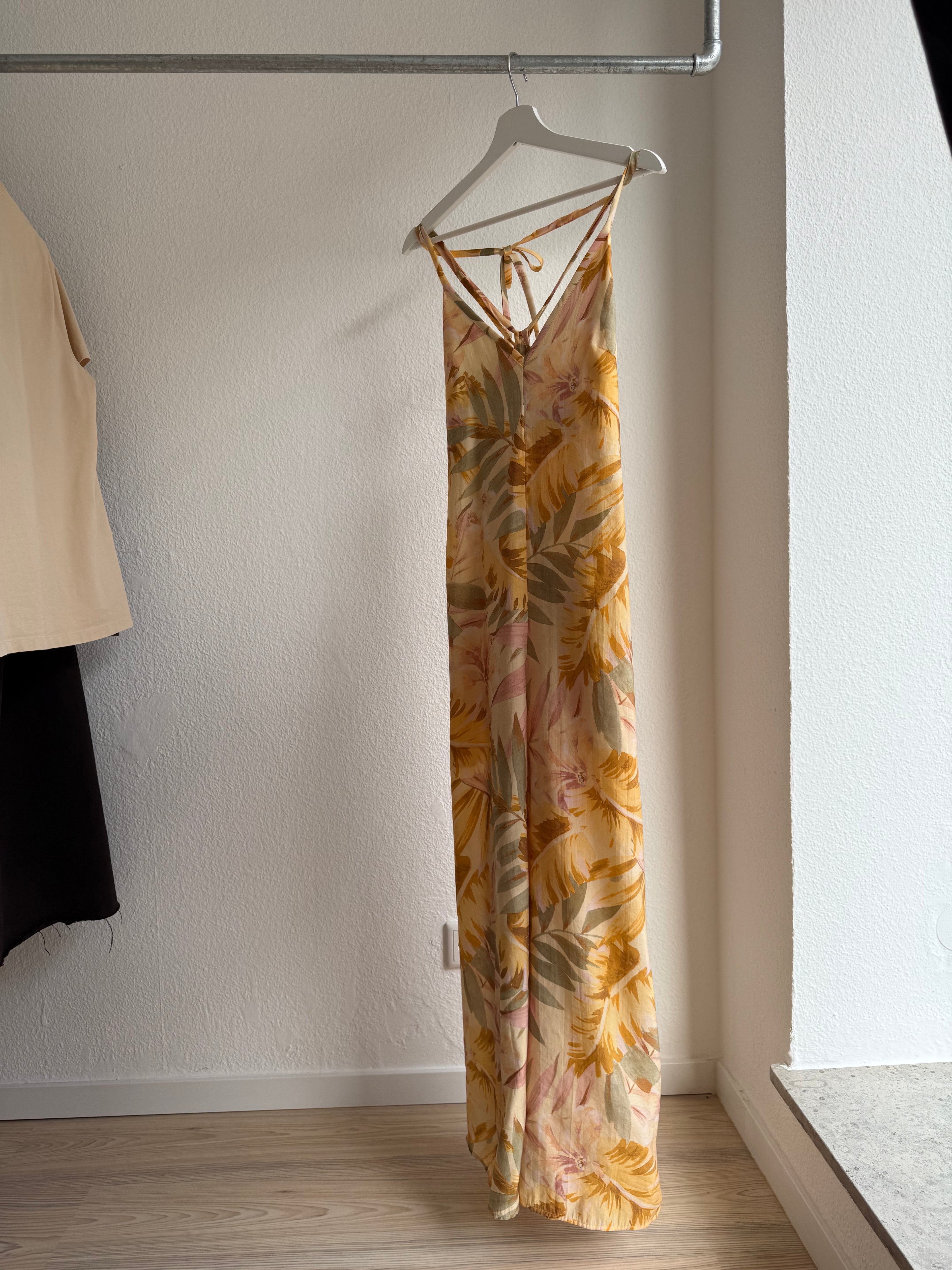 COS Jumpsuit Blumenmuster