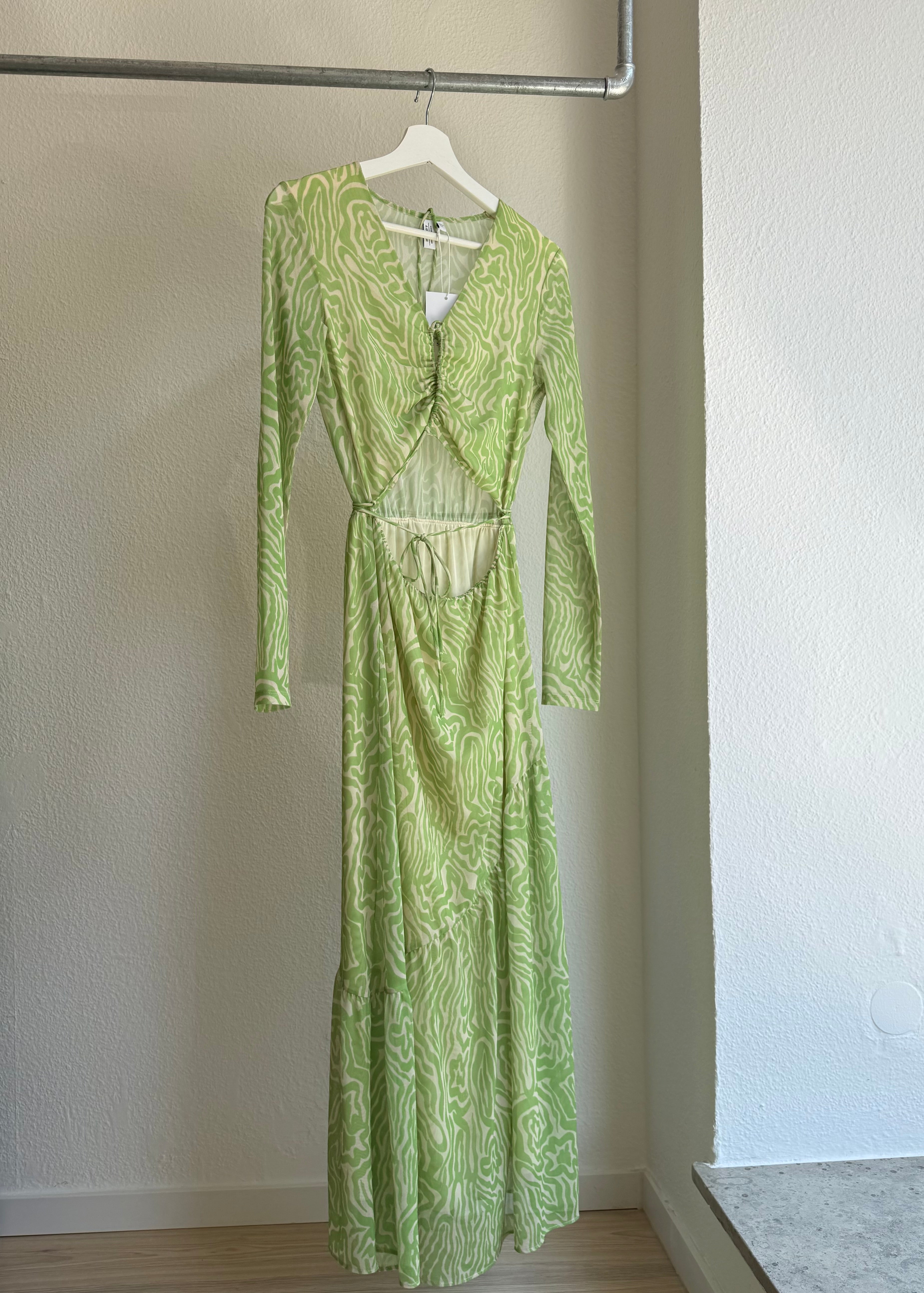 & OTHER STORIES Kleid cut outs