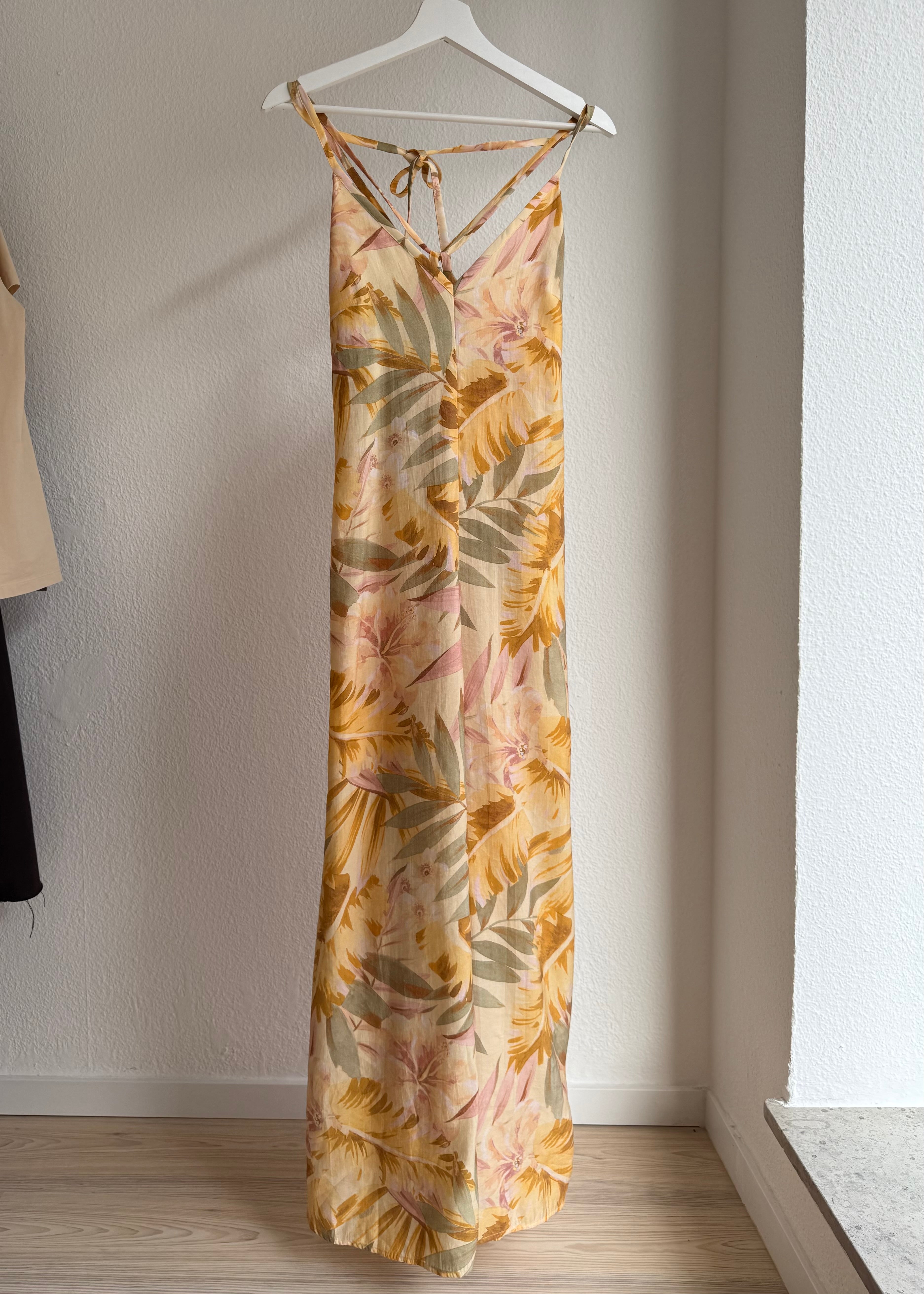 COS Jumpsuit Blumenmuster