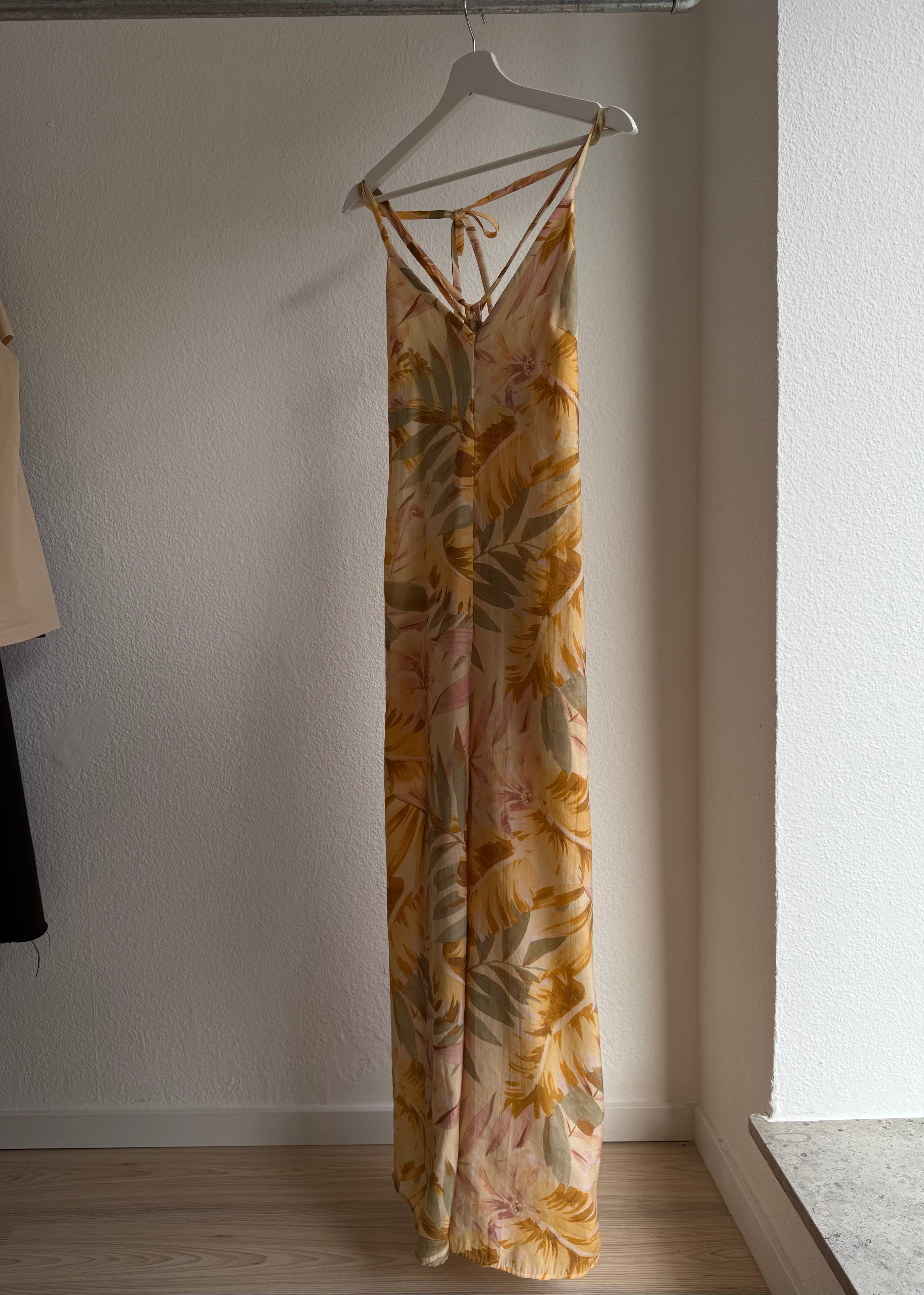 COS Jumpsuit Blumenmuster