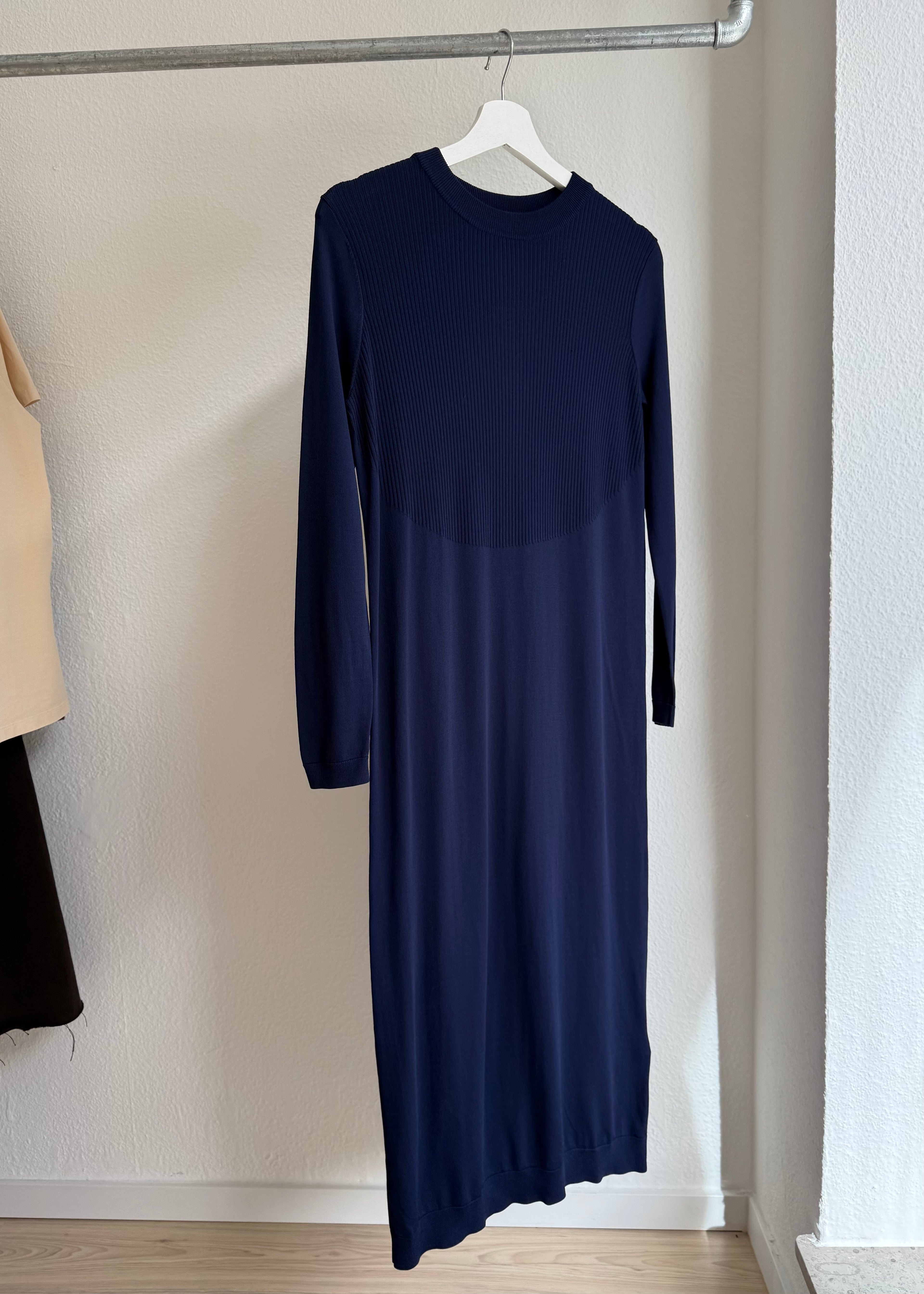 COS Maxi Kleid