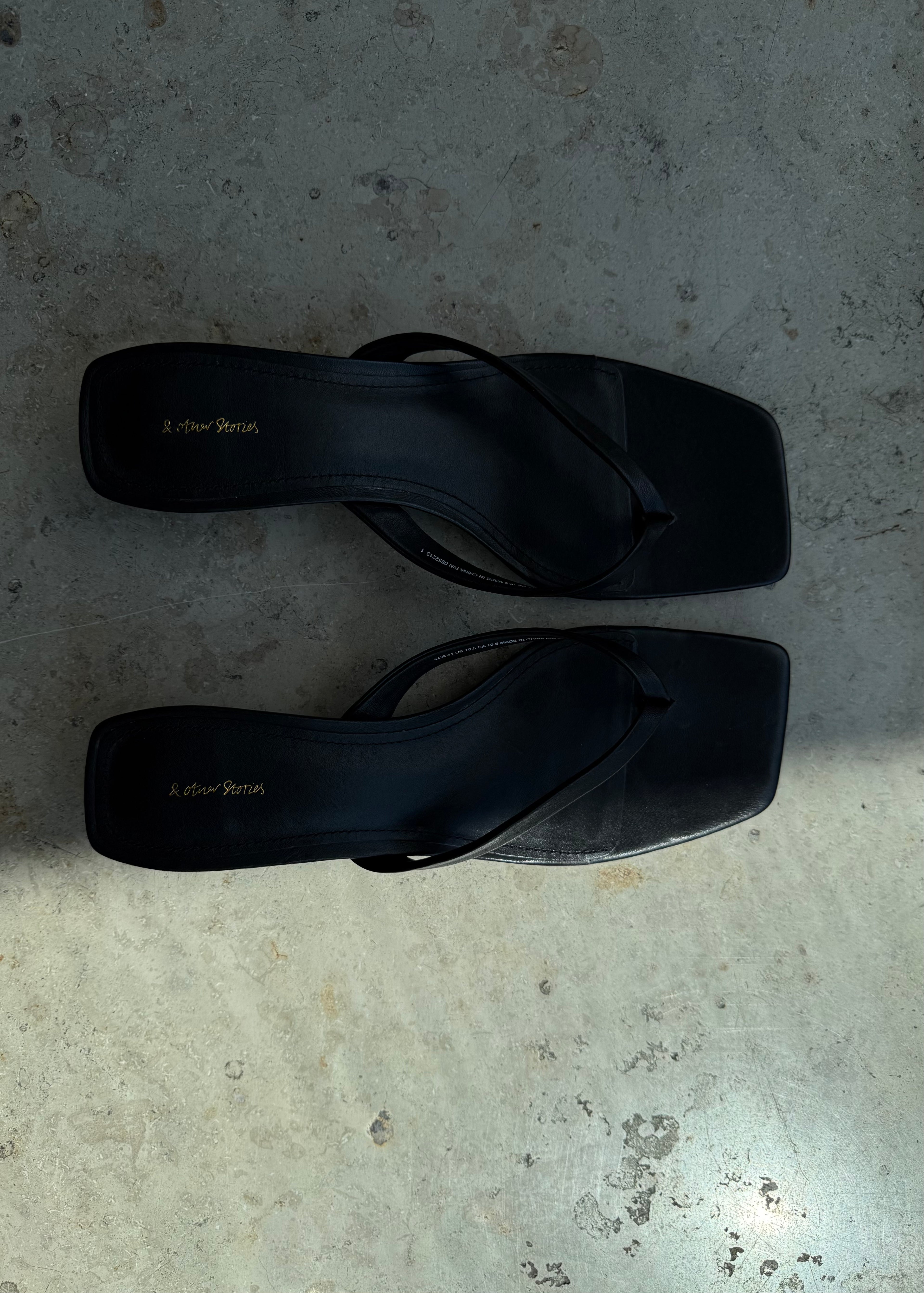 & OTHER STORIES Leder Flip Flops Sandaletten