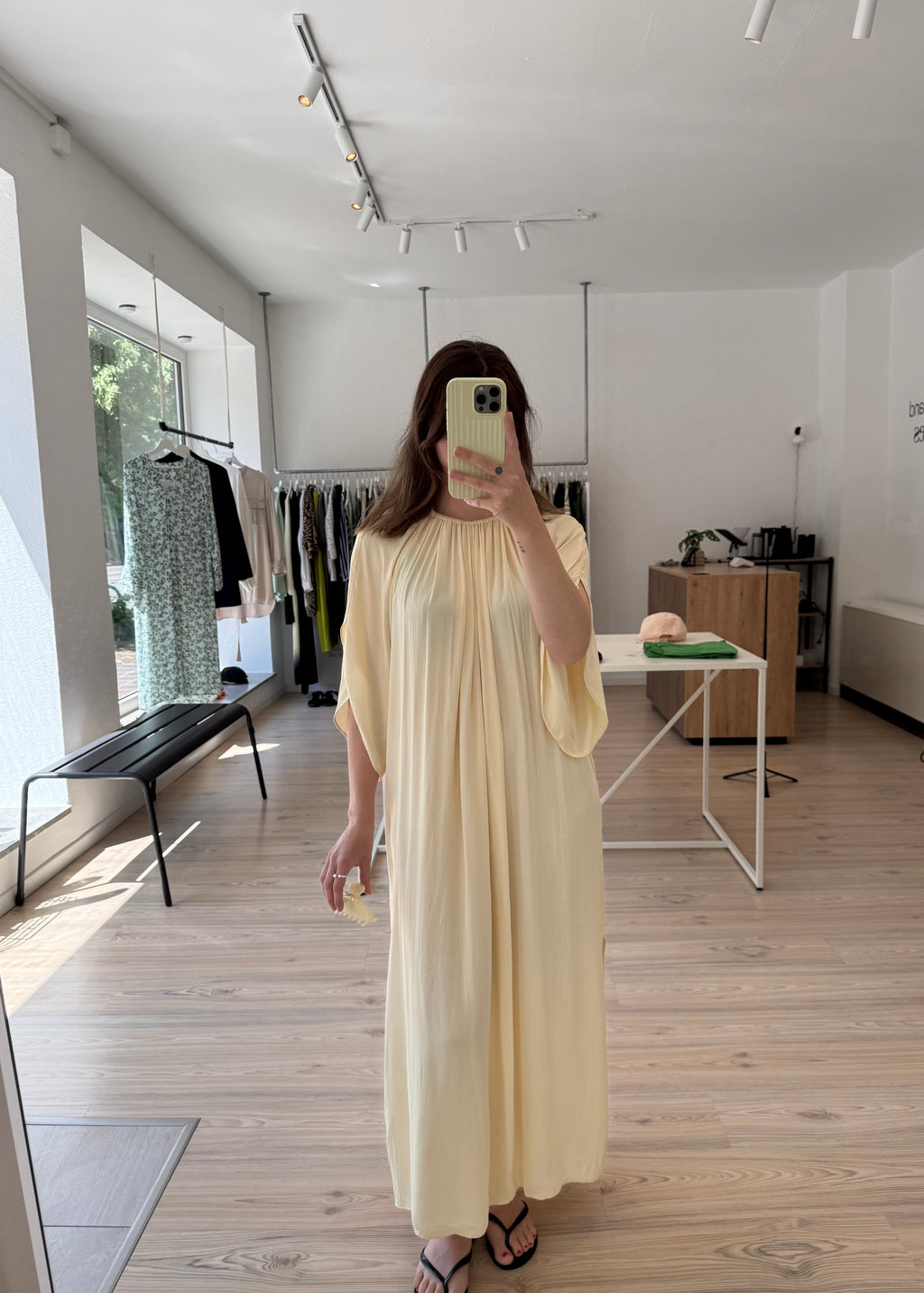 COS Fließendes Kleid butteryellow