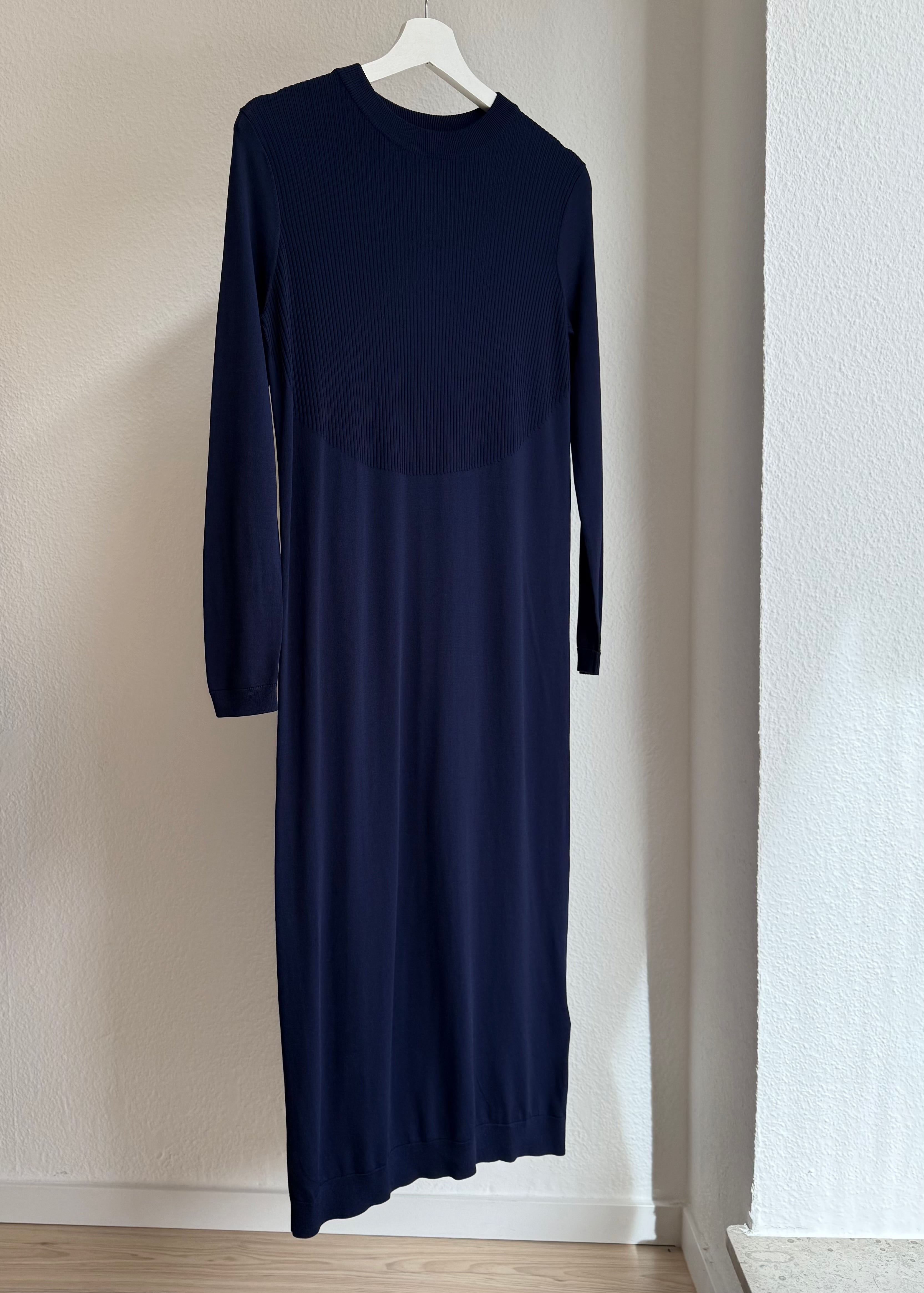 COS Maxi Kleid